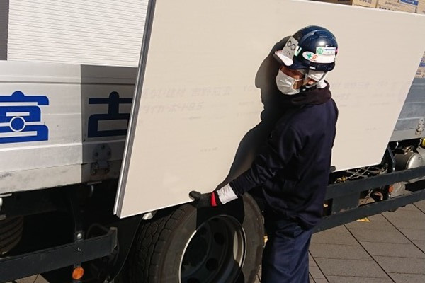 赤の三角コーン